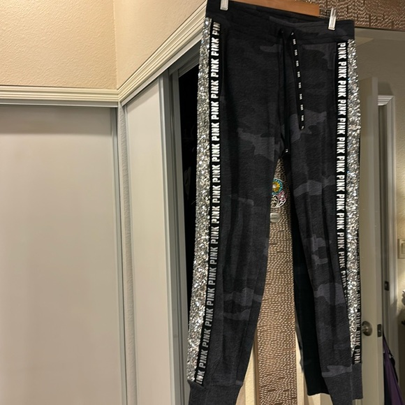 PINK by Victoria Secret 🤫 camo with sequins joggers - Picture 1 of 4